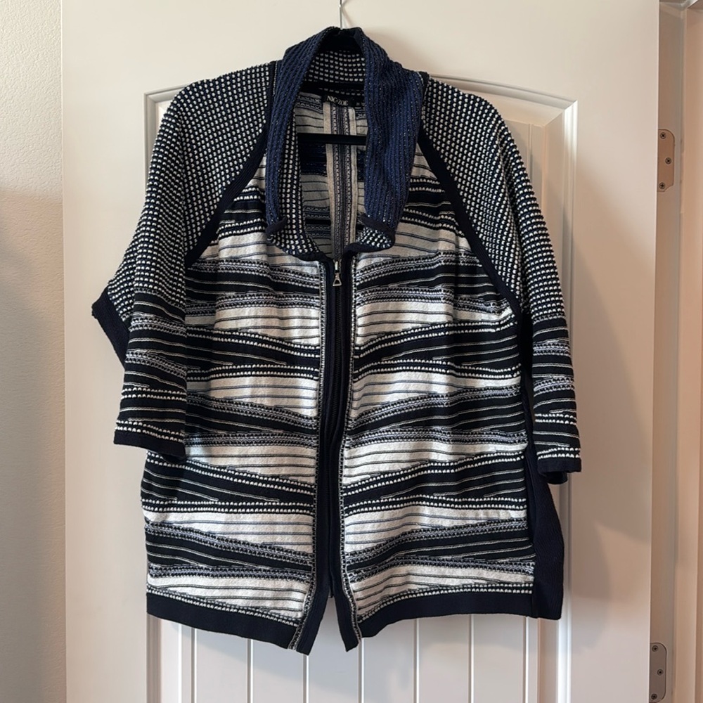 Nic & Zoe zip up, short sleeve sweater.